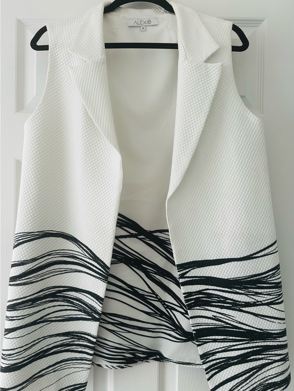 Alexis Women’s Size M White Black Abstract Print Textured Long Vest Made USA